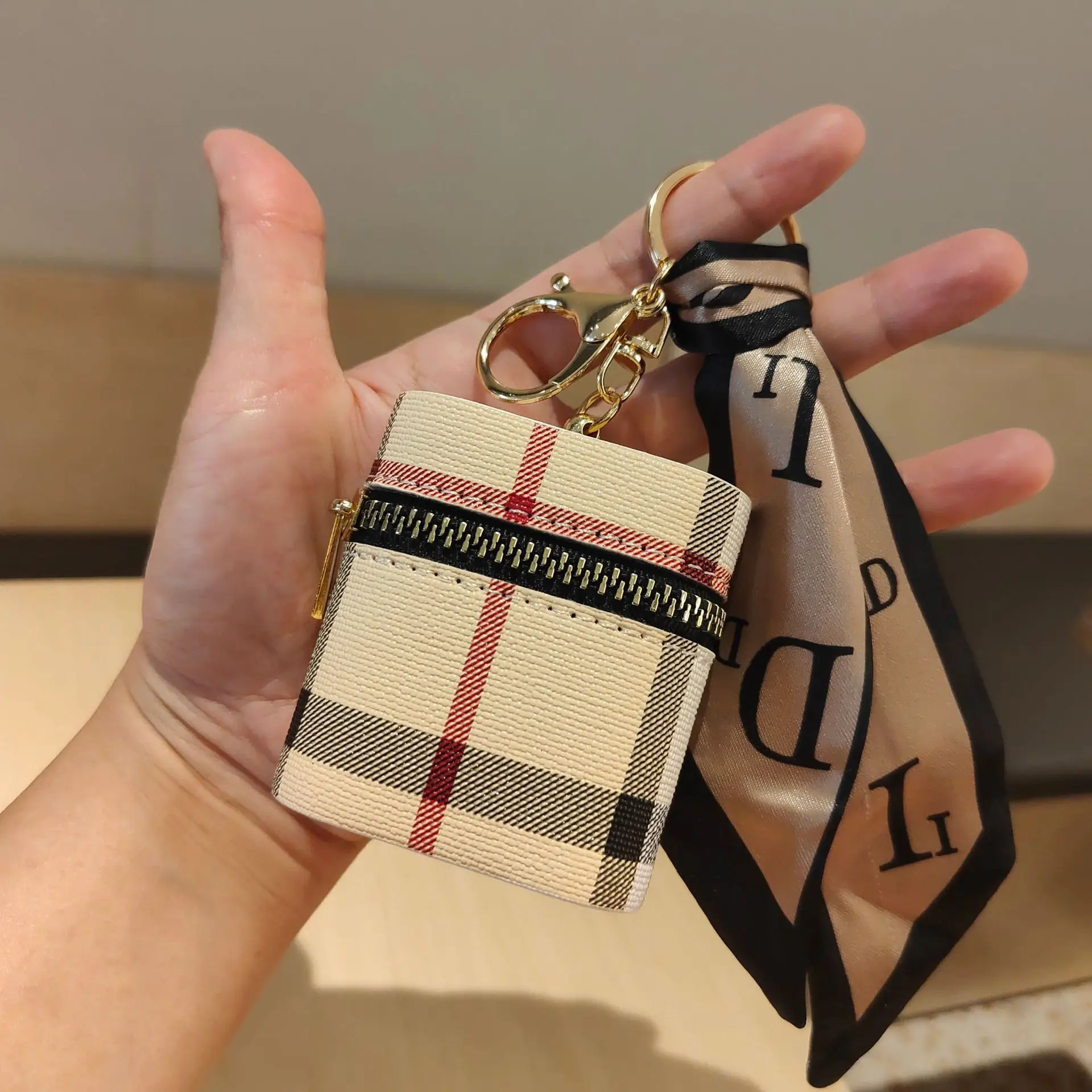 Wholesale Hot sale creative travel leather pendant keychain mini lipstick bag keychain fashion Headphone bag keychain with scarf