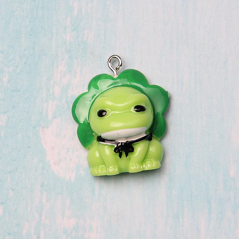 Free Shipping Charm Cabochons Resin Crafts Lucky Green Clover Frog Pendant Jewelry Accessory Decorated Resin Crafts Ornament