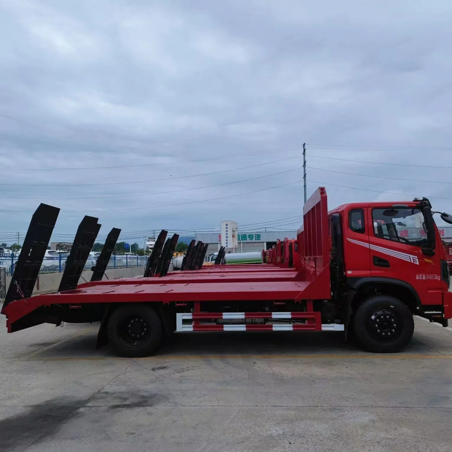 Good quality Dongfeng flatbed transport truck for 15 ton excavator flatcar flat truck platform lorry excavator flatbed trailer