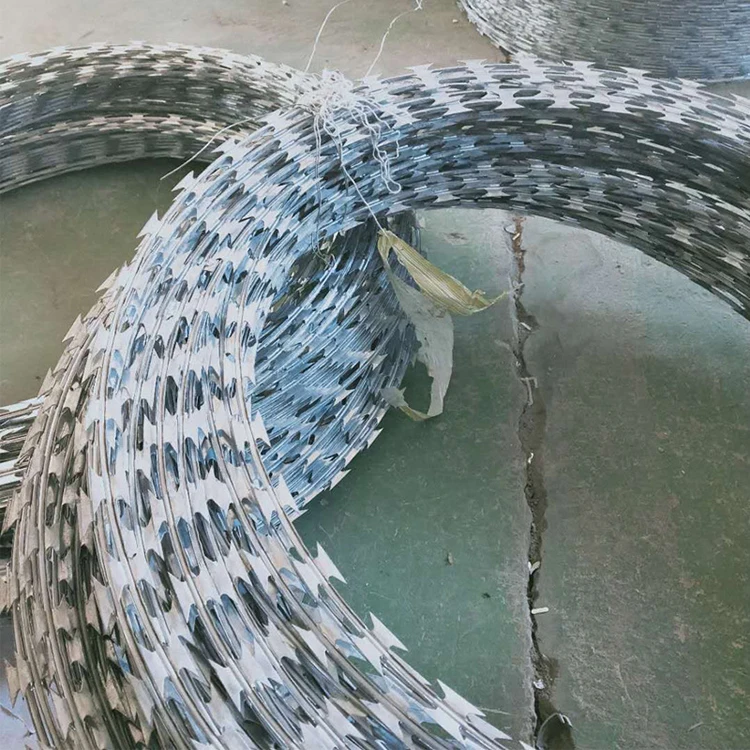 Complete Specifications Barb Wire High Tensile Razor Barbed Wire For Safety Facilities