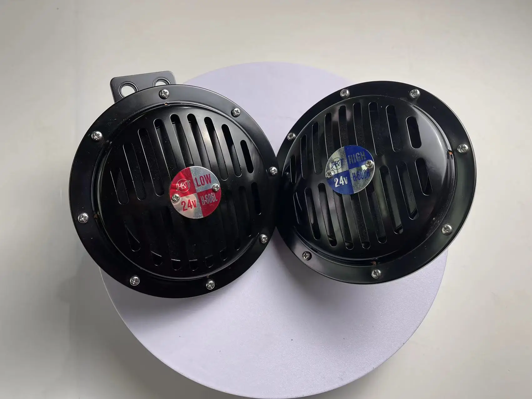 Original Factory Horn for Komatsu Wheel Loader WA470-6 WA480-6 WA470-7 Hot Selling Excavator Industries 425-06-31311 08160-82400