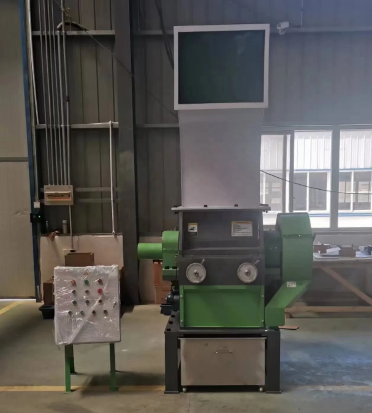 Powerful Waste Plastic Barrel,PET Bottle,Plastic Film and other Plastic Material Recycling Machines Plastic Crusher Machine