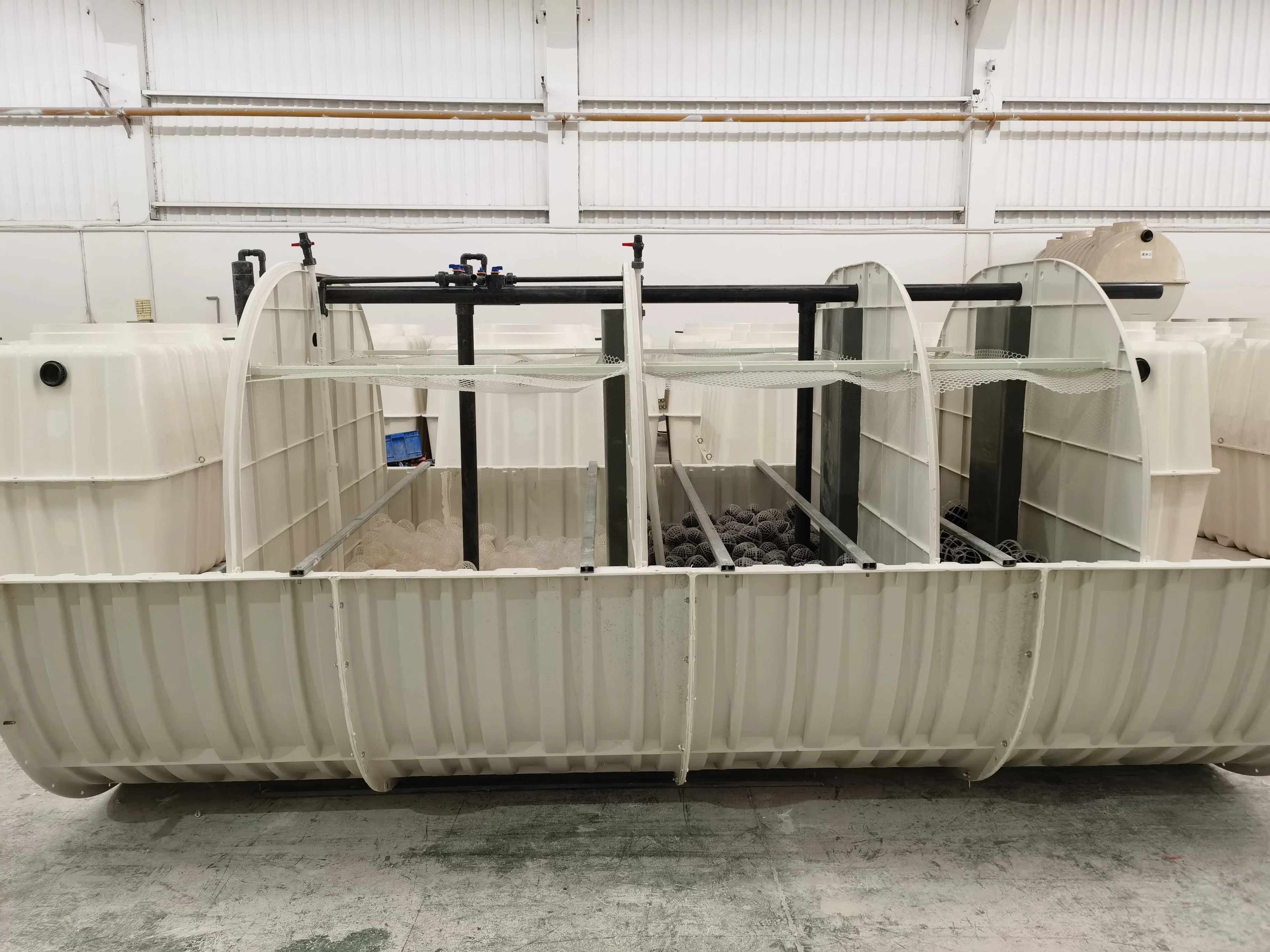 1 CBM Per Day Mini Domestic Sewage Treatment PE Purification Tank For 3 Households