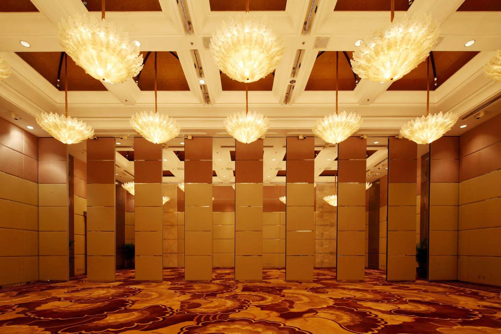 Mobile walls partition sliding walls acoustic banquet hall movable wall dividers