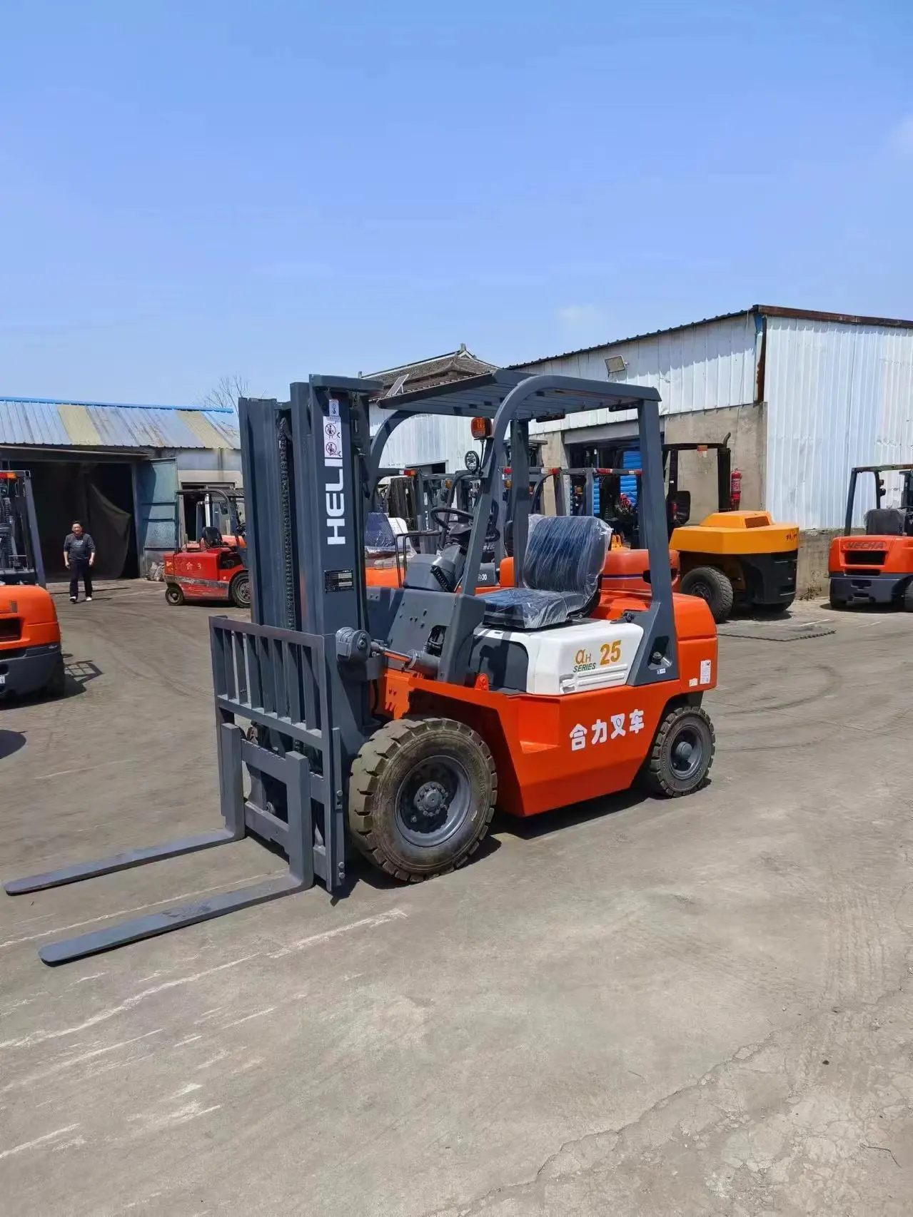 Новый Трехходовой вилочный погрузчик Heli 2 5 тонны 1 0 трехходовой для поддонов узкого прохода