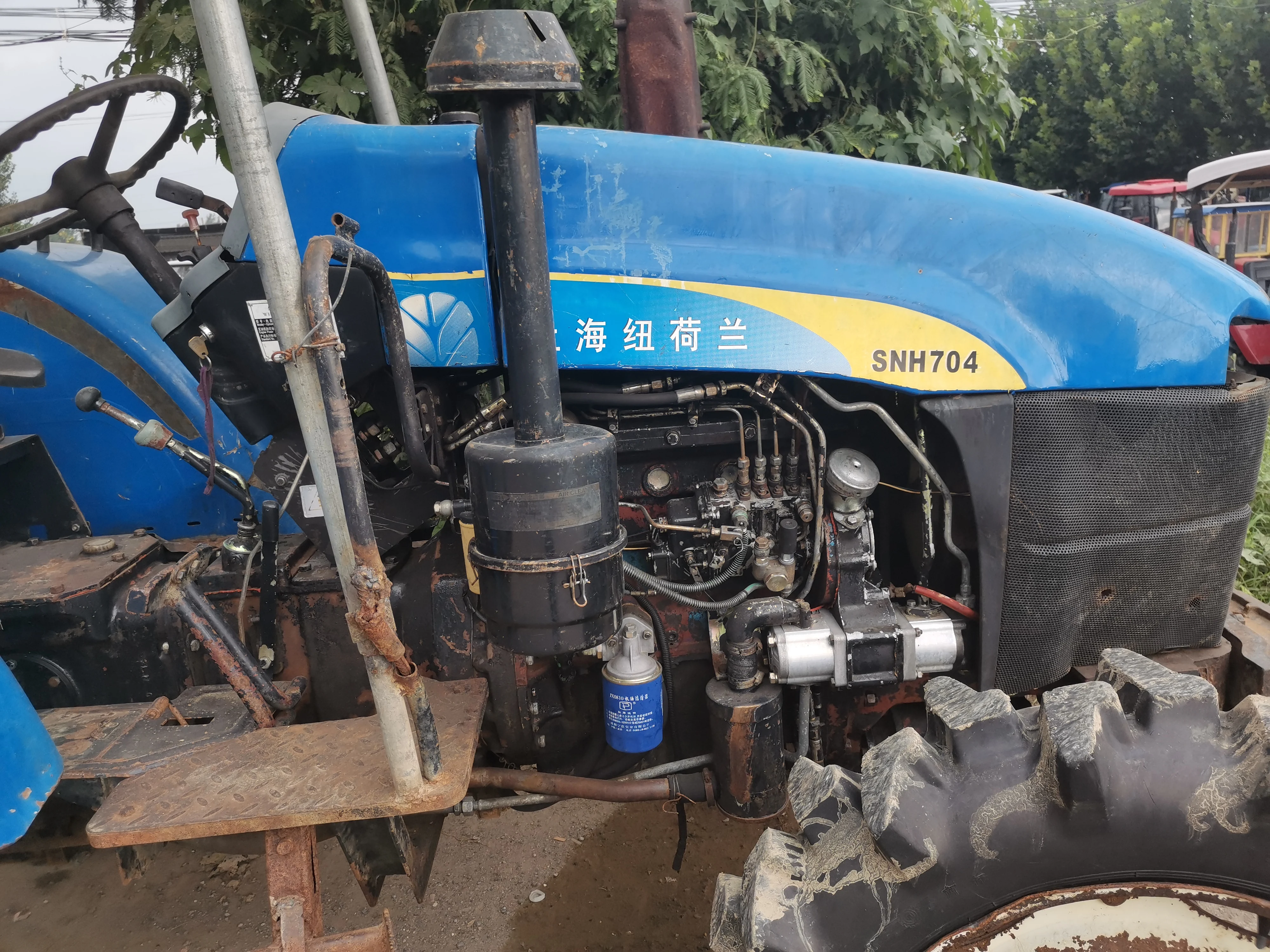 Лидер продаж полноприводный прочный длительный срок службы SNH704 трактор 70hp низкая цена