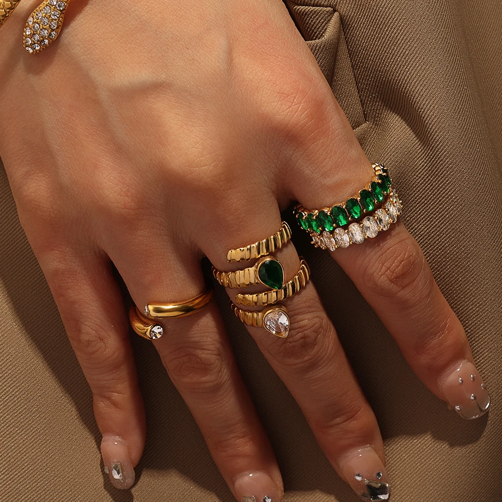 2023 Fashion Ins Hot Selling Cool Waterproof Stainless Steel Green Gemstone 18 K Gold Oval Cut Emerald Eternity Band Rings