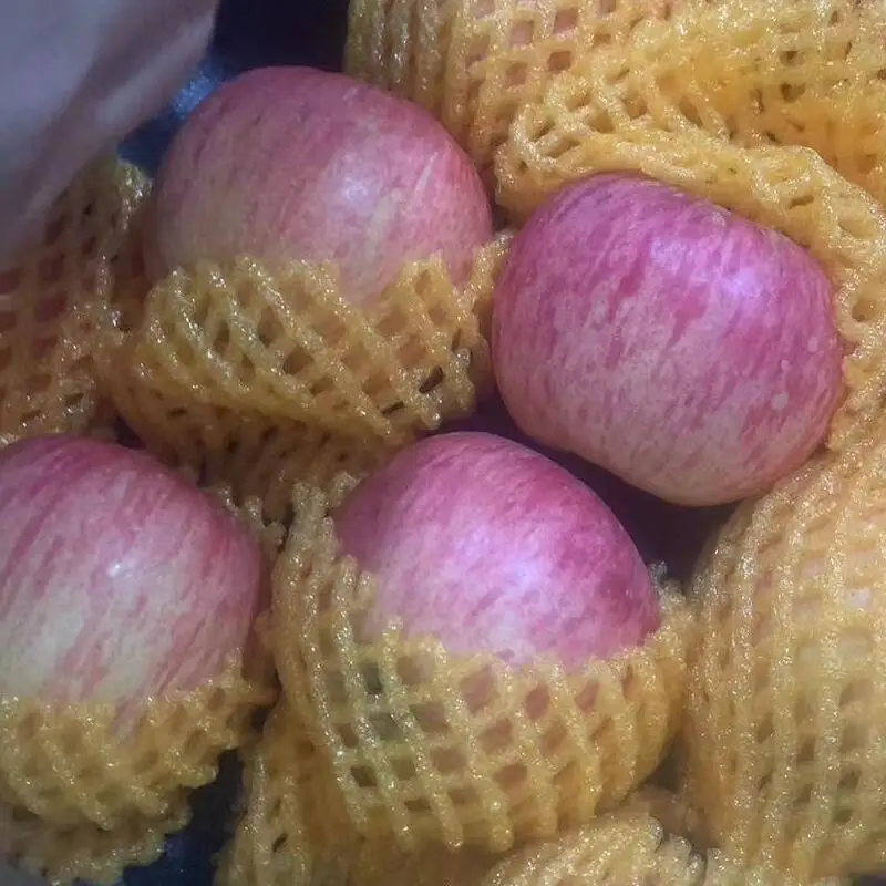 High water content and juicy chinese honey fuji apple