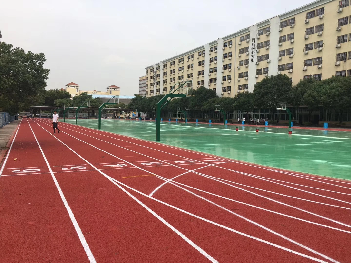 2024 Flyon High Quality Rubber Running Track Full Pour System Running Track