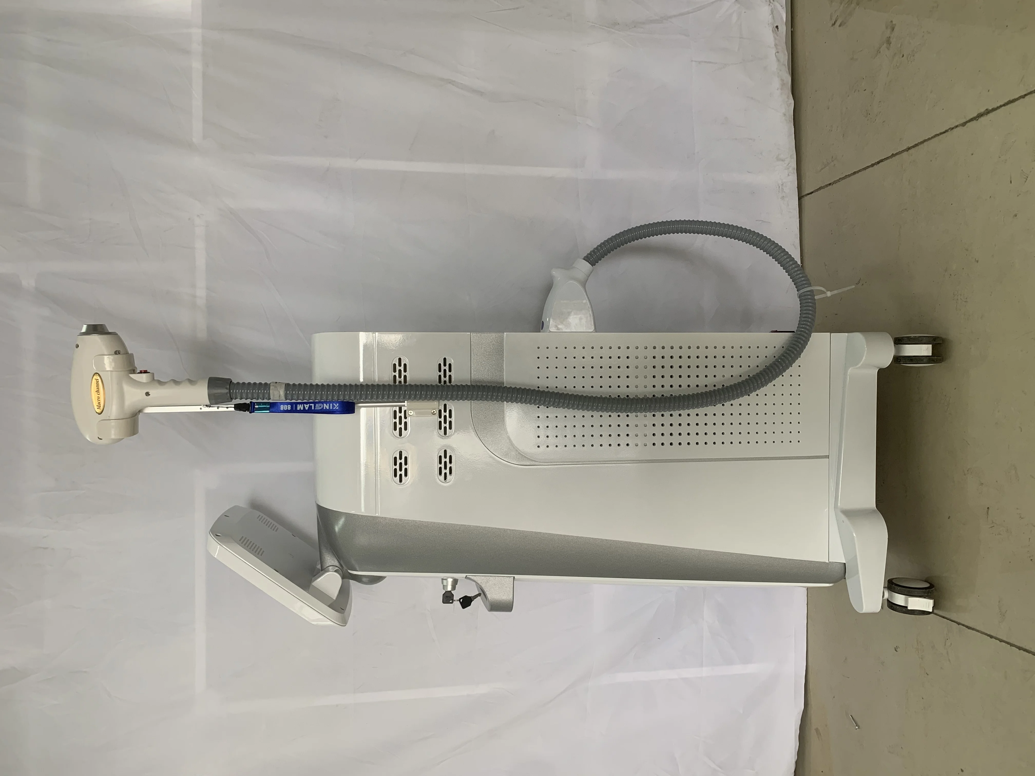 Diode Laser Hair Removal Machine Vertical Professional Painless 808nm Fluence OEM Laser Diodo 808 Best Price