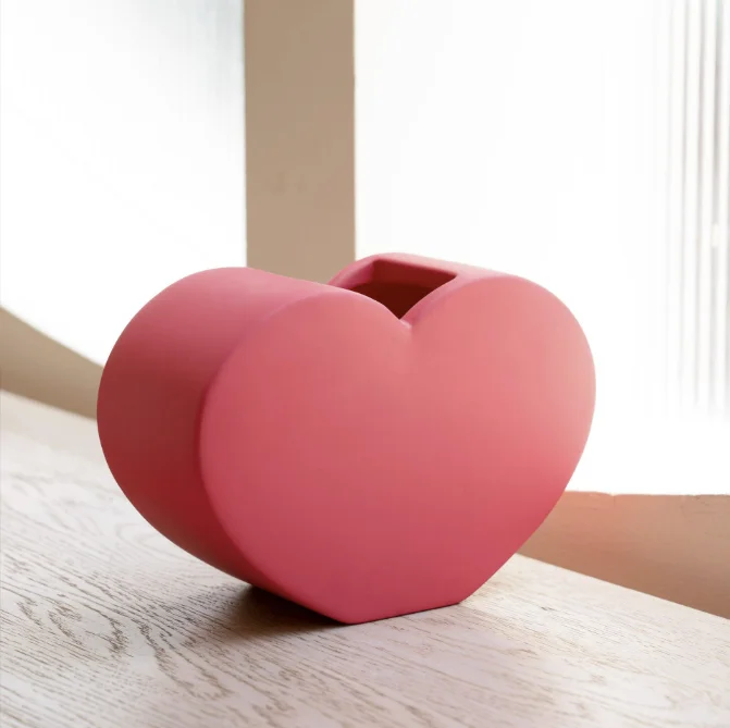 New design Pink ceramic modern luxury vase holding heart wedding flower vases for home decor
