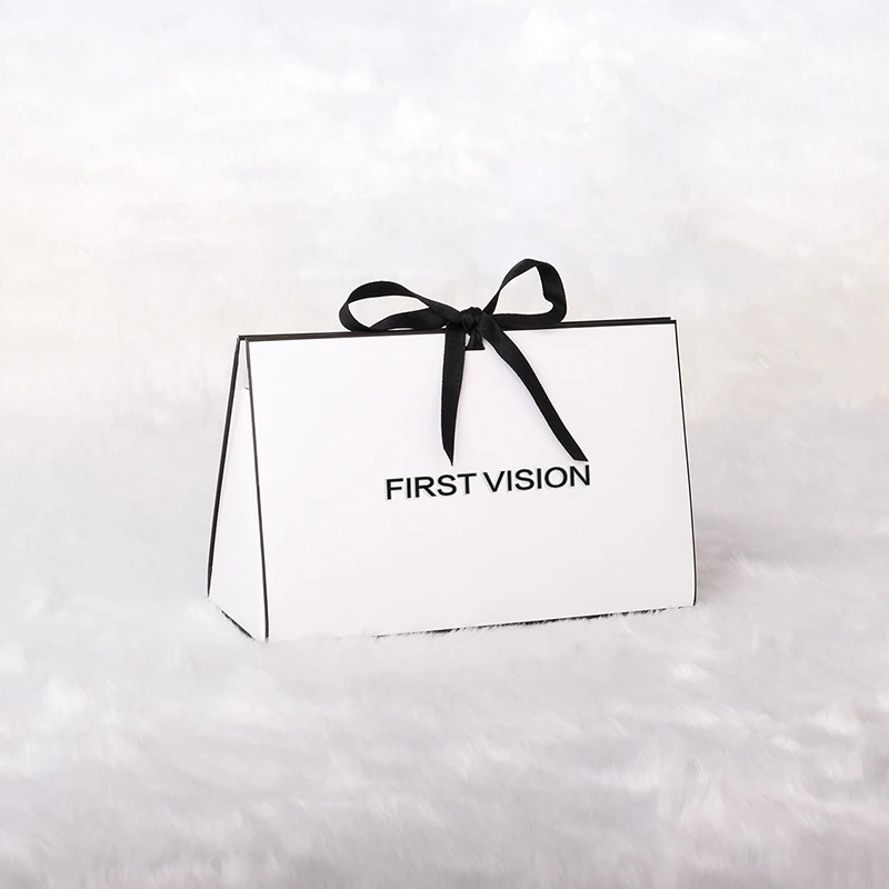 Coated fashion promotion t-shirt sexy lingerie sleepwear retail skincare perfume products paper gift packaging bags with closure