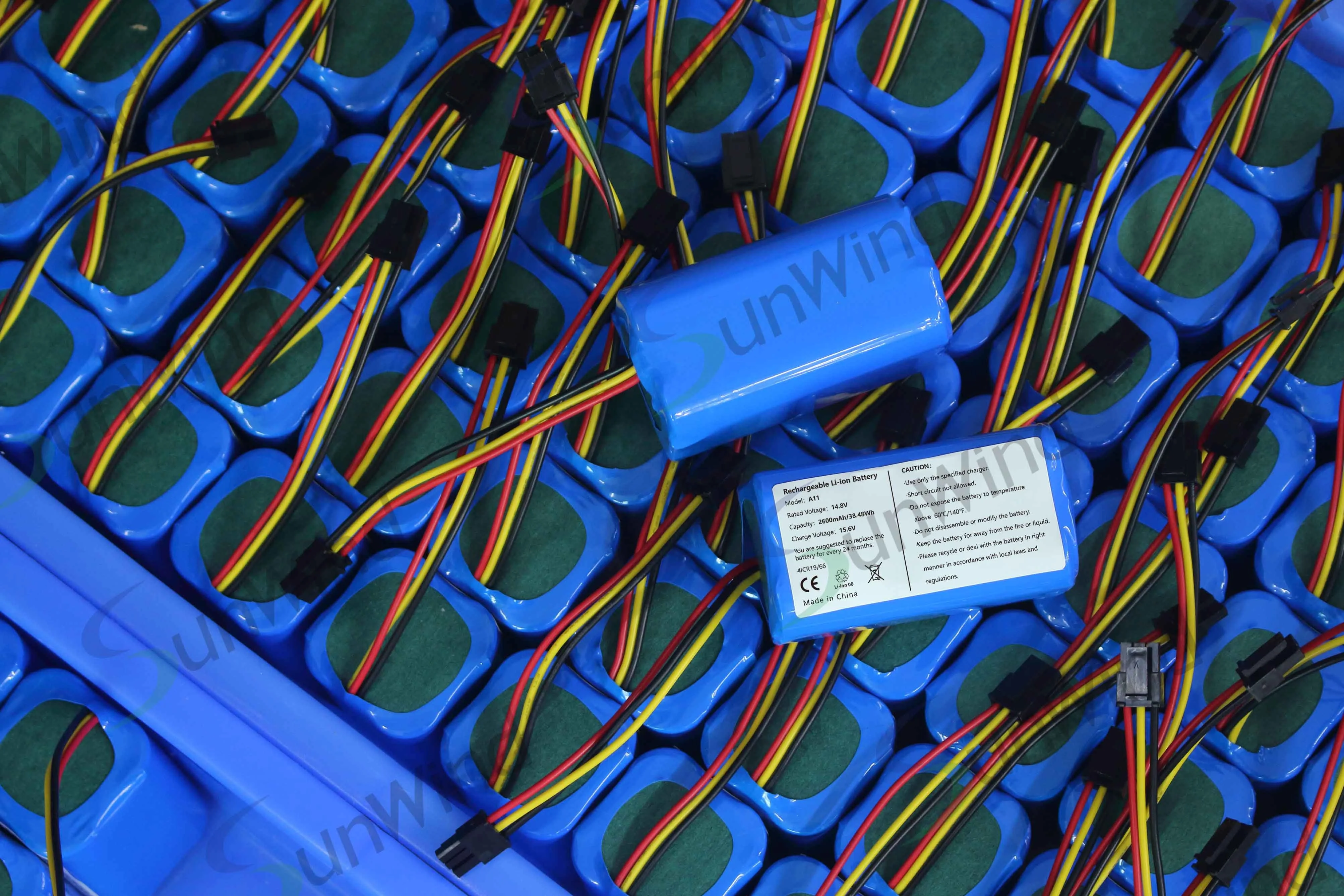 Vacuum Cleaner Sweeper Battery for Codless Vacuum iboto A11 14.8V 2600mAh Black Yellow Red three Pins Lithium Battery