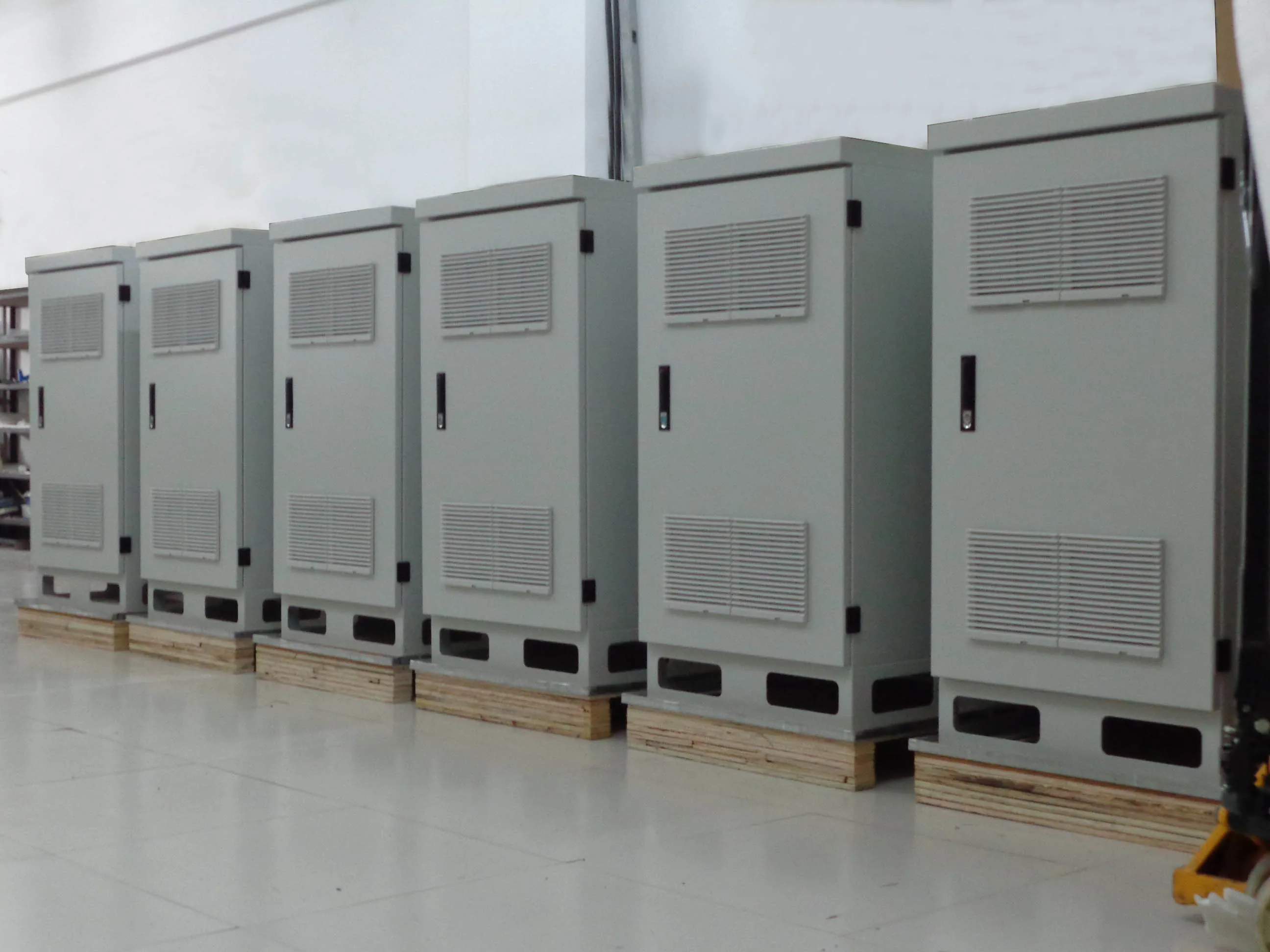 
22U 19inch outdoor electrical enclosure waterproof metal telecom cabinet with heat exchanger IP55 SK-260 