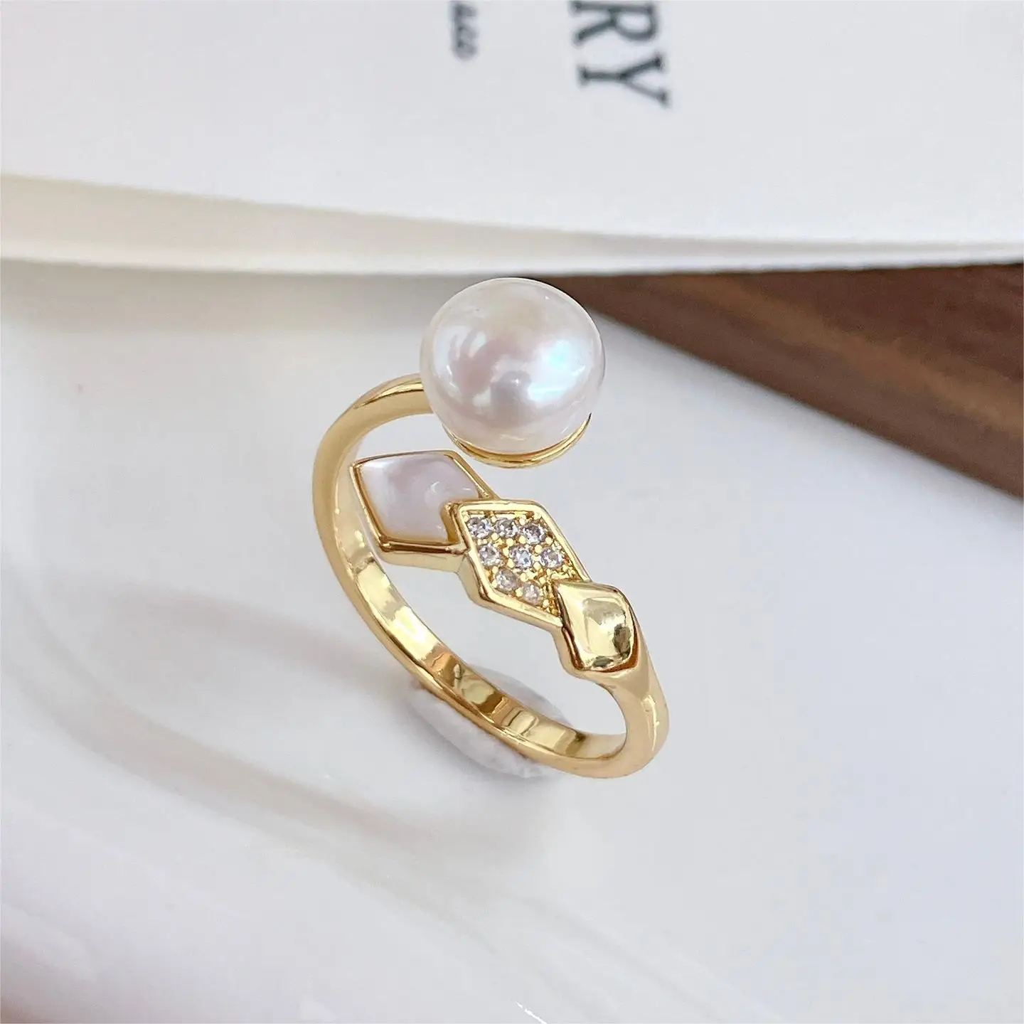 Branded designer jewellery luxury pearl snake bone ring adjustable natural pearl rings with mother-of-pearl for daily