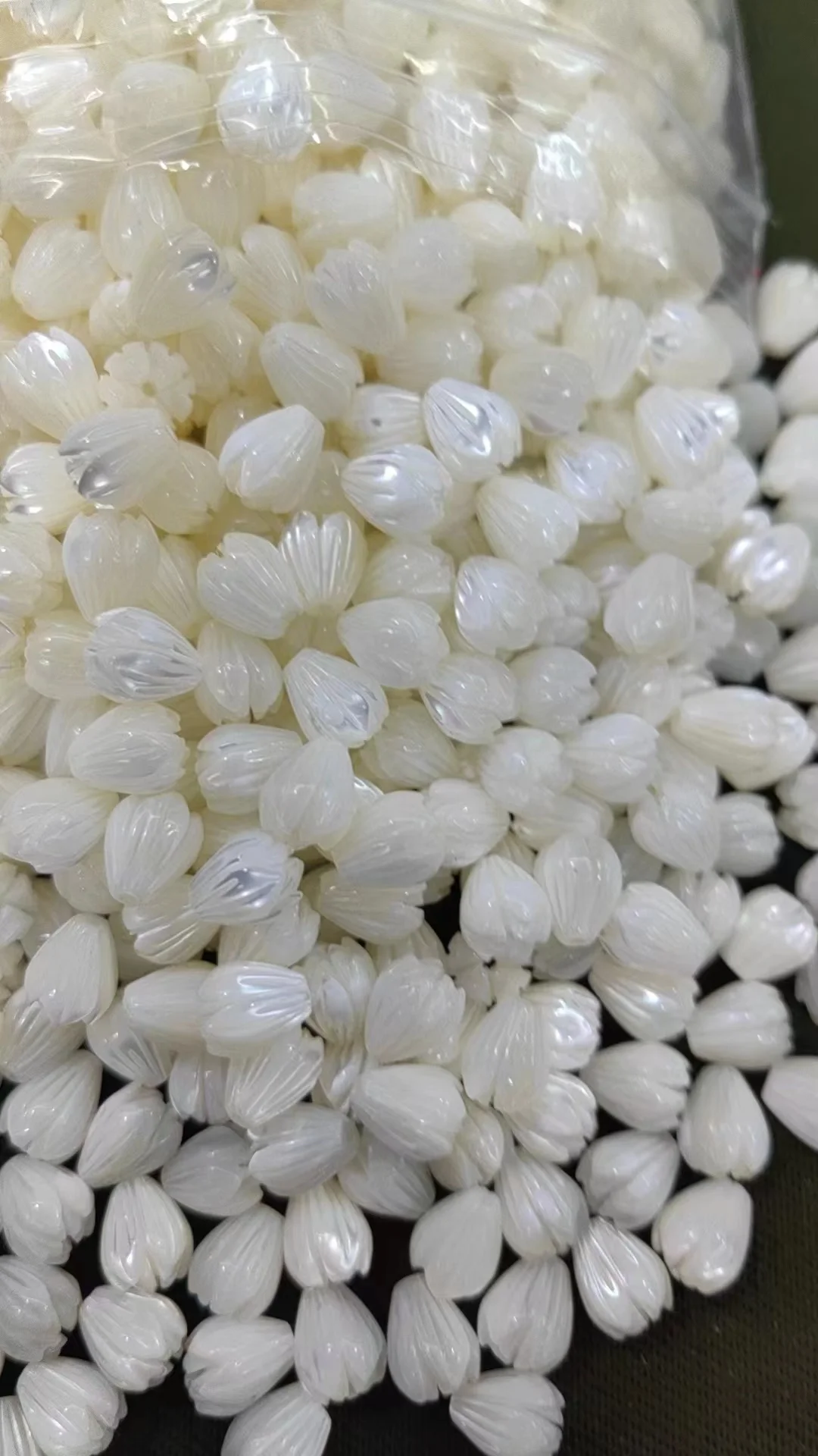 Hot sale hawaiian jasmine flower beads 8mm 10mm 13mm hand carved mother of pearl pikake flower beads