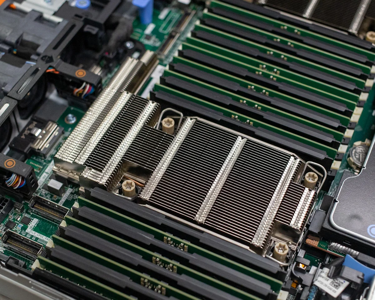 Горячий Сервер Dell PowerEdge Rack R660 10sff sata/sas H355 intel Xeon масштабируемый процессор dell Server