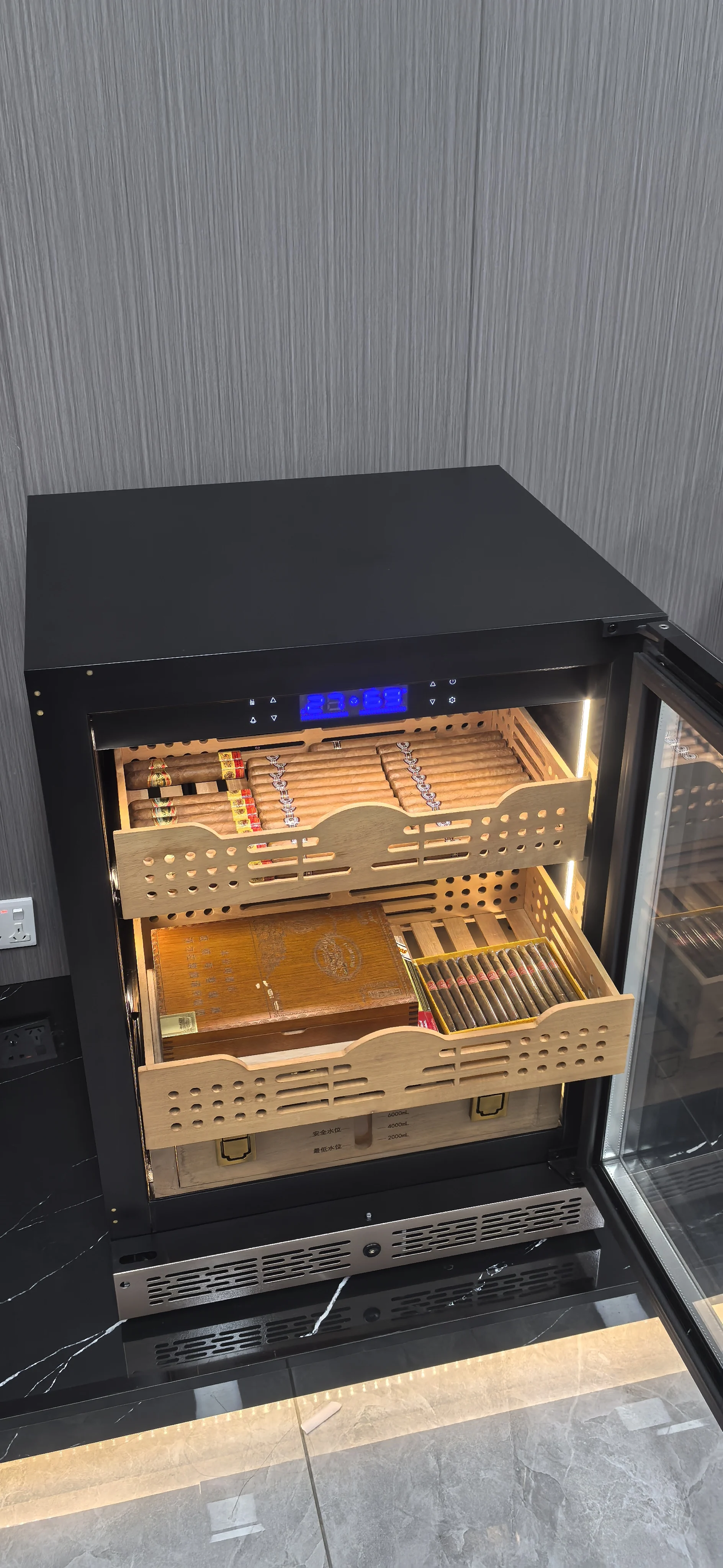 NE-191 Luxury 140L cedar wood liner cigar humidity control defog glass door 500 cigar humidor