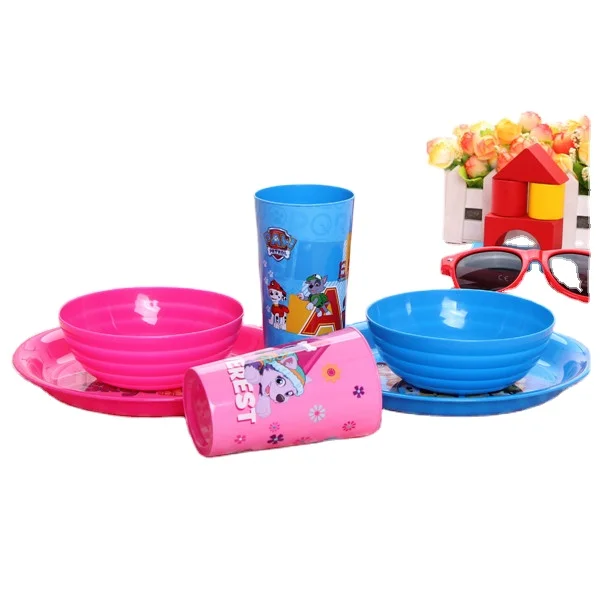 3 пластиковых салата с тарелкой и чашкой по конкурентоспособной цене