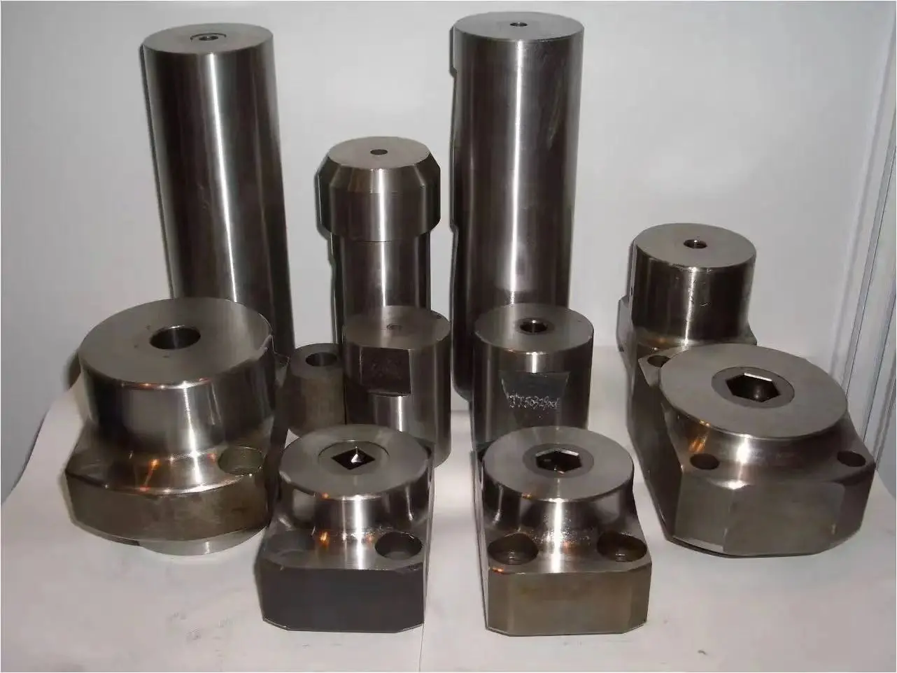 2022 Tungsten carbide cold heading stamping dies for screws