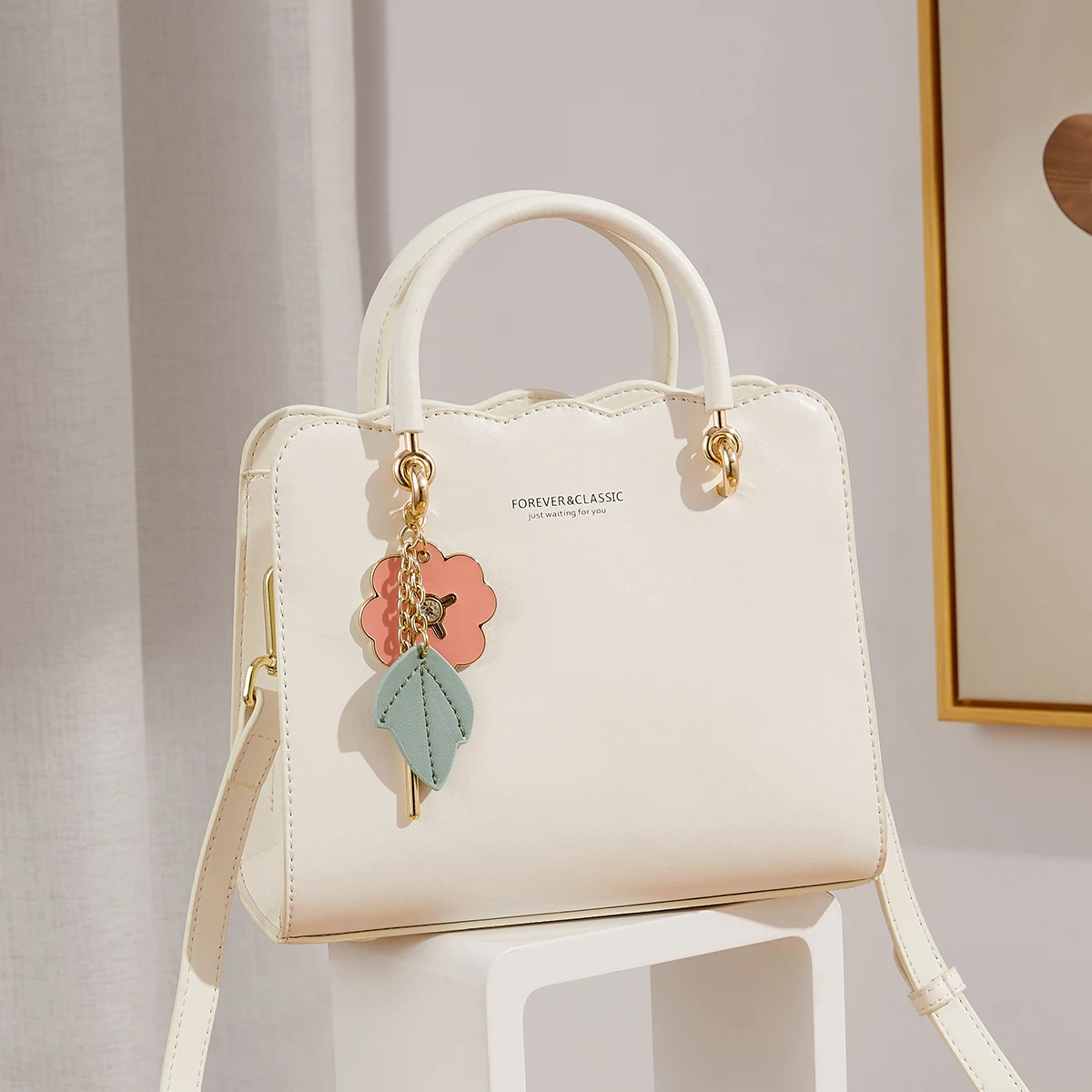 China Suppliers Girl Waterproof Pu Leather Transparent Pvc Women Bags Tote Beach Handbags Tote Bag 2018 New Shoulder Bags