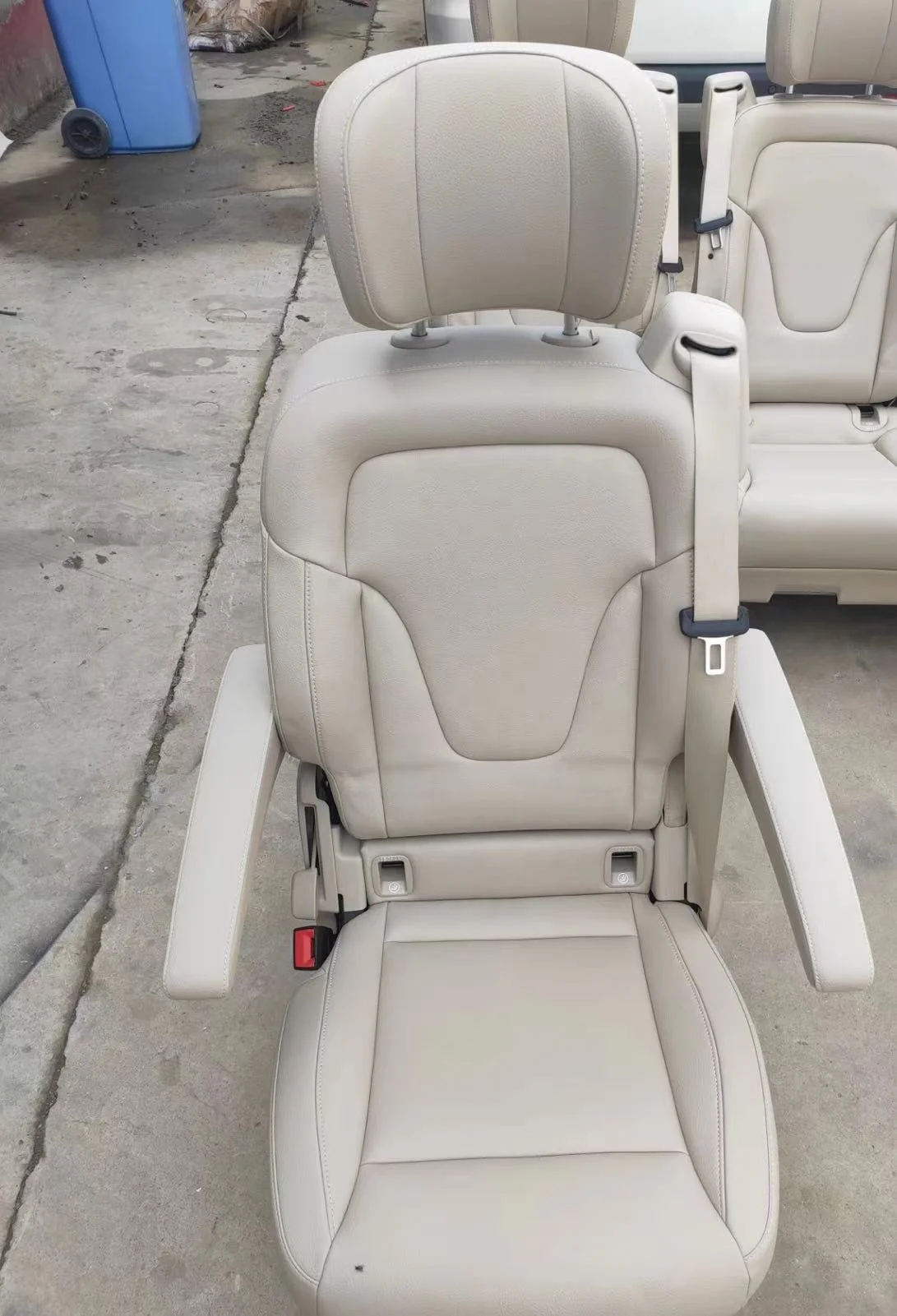 Wholesale original custom vans seats passenger Beige Black full leather modified car seat for Mercedes Benz V260 V class