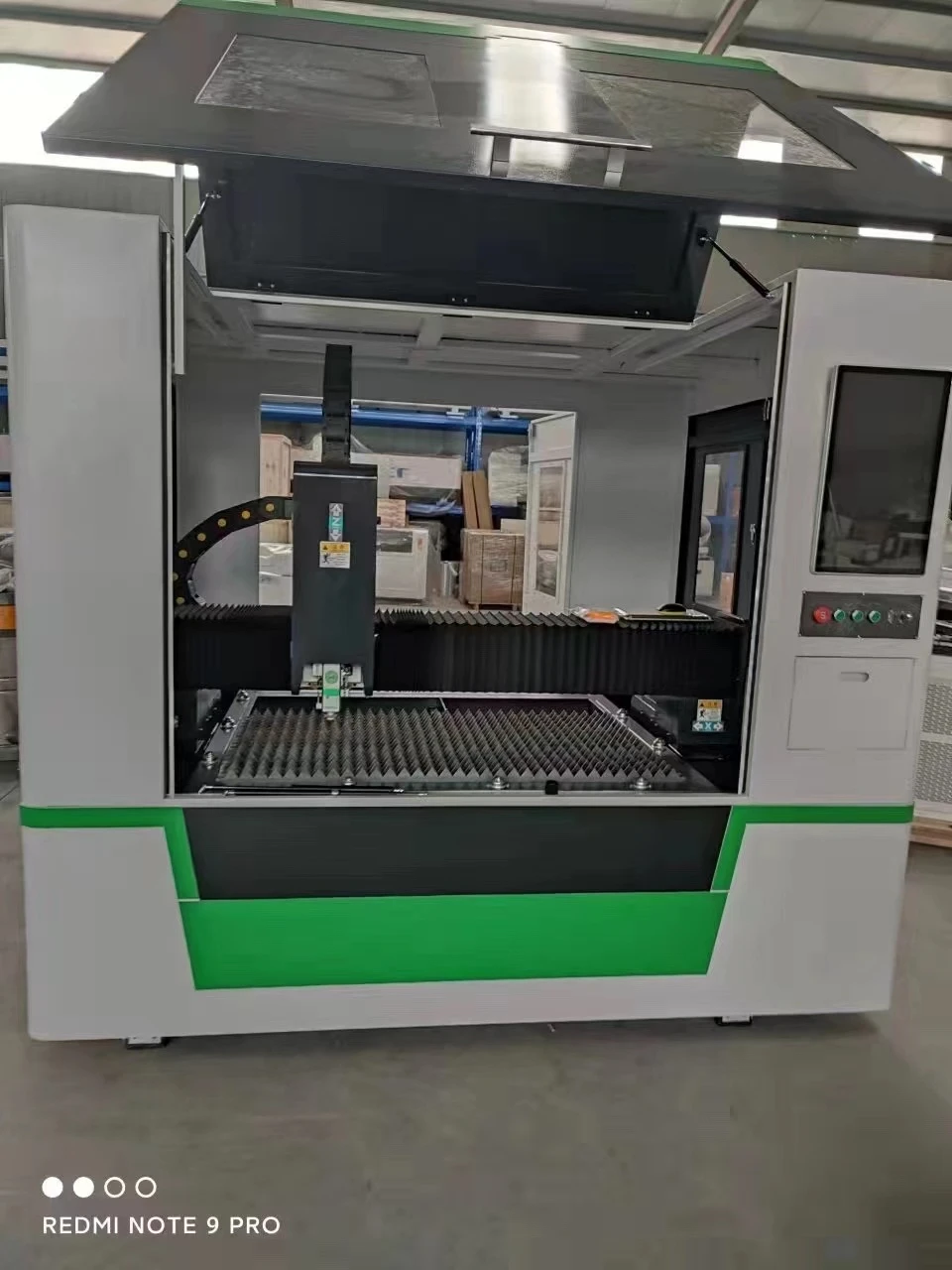 Yiq Tech 1000-3000W High-Fiber Laser Cutter Machine Automatic Metal Cutting with Raycus Laser Source Controller Reducer System
