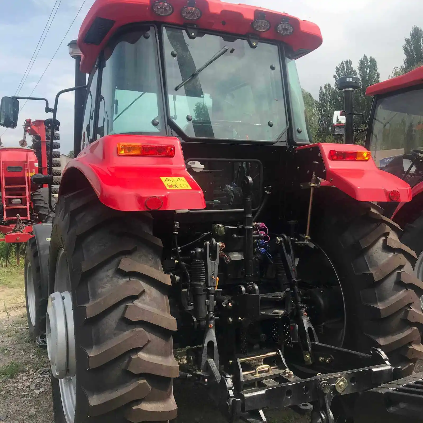 50-220HP 4x4 трактор YTO NLX1304 сельскохозяйственный на заказ сельскохозяйственные инструменты для сельскохозяйственных тракторов