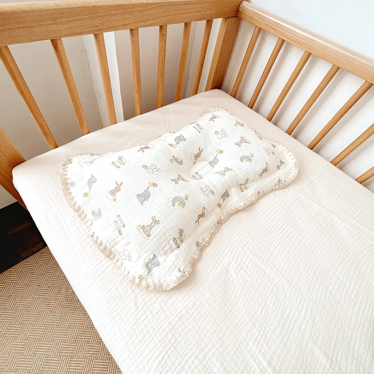 30*45cm Comfortable Newborn Pillow Cotton Crepe Baby Correction of the Head Pillow Breathable Baby Protective Pillow