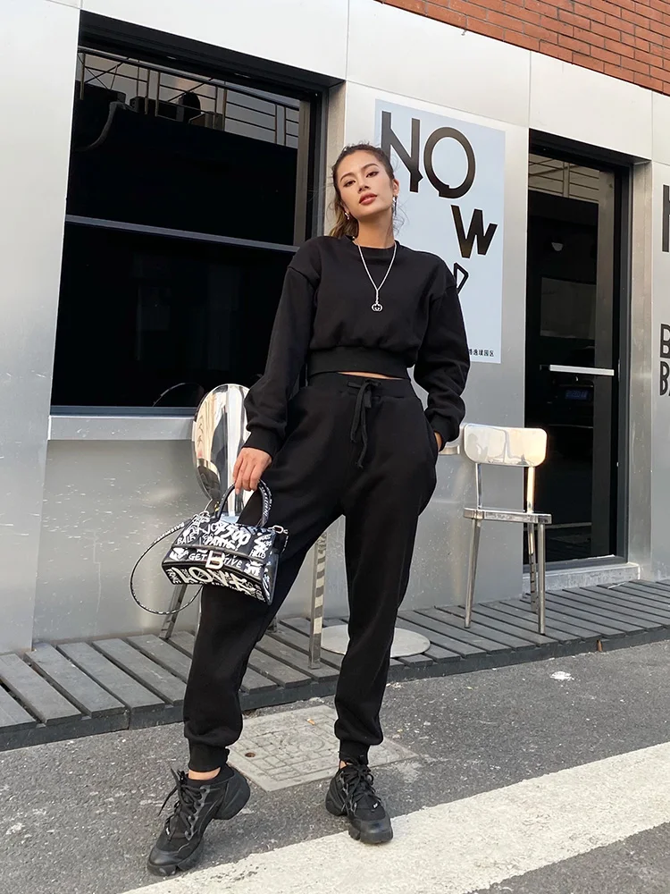 2022 Custom logo Wholesale for Women Crop Top Hoodie and Jogging Pants Set Crop Top and High Waist Pants