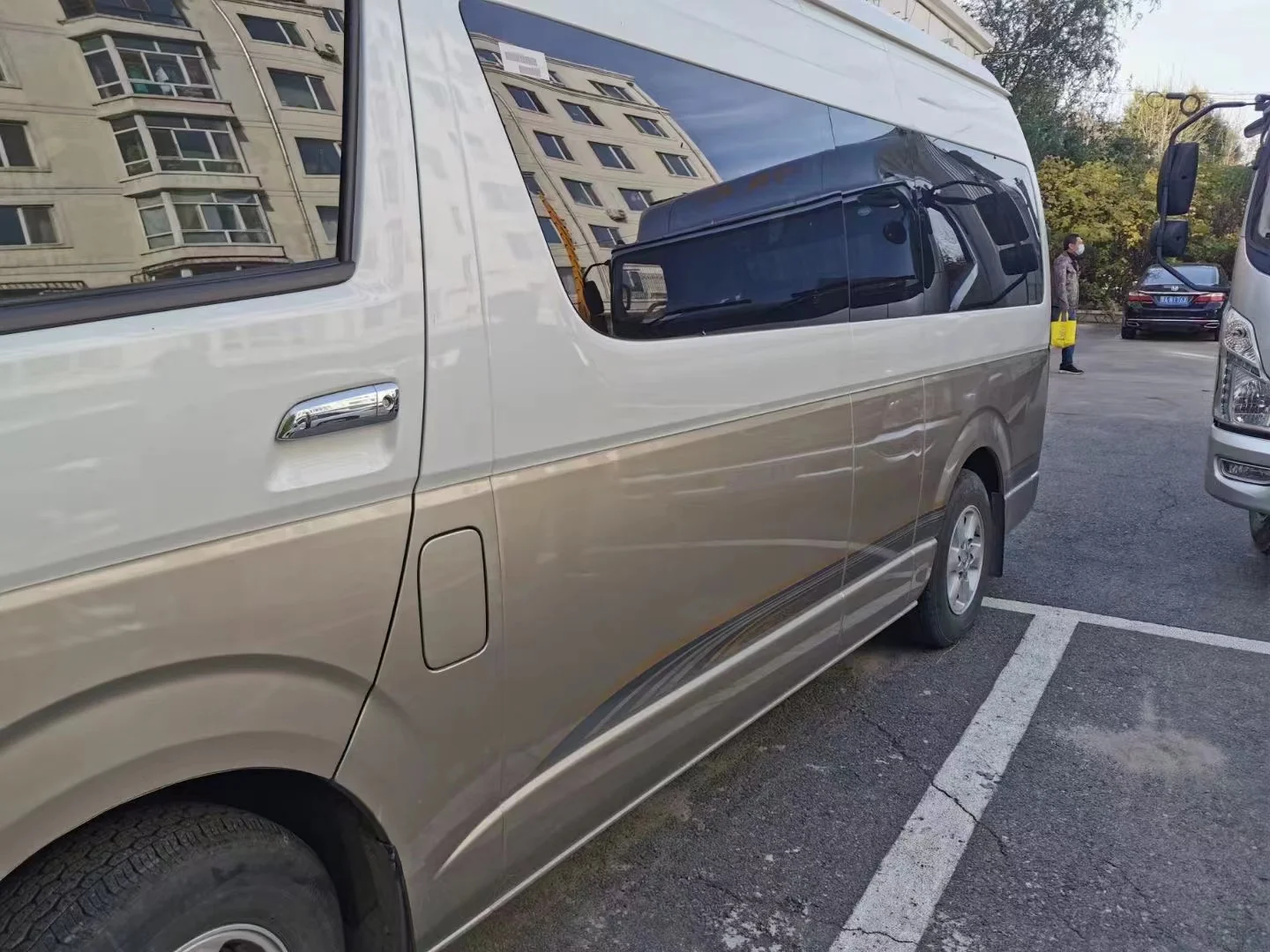 Автобус Toyota Hiace обнаружил универсальность 18-сидячего фургона доступного на ваш выбор рулевое управление Lhd или Rhd