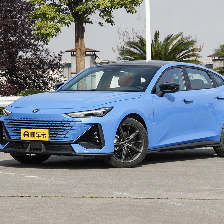 2023 Changan топливный автомобильный UNI-V 1,5 т Премиум седан самый продаваемый новый автомобиль с сильной мощностью сделано в Китае