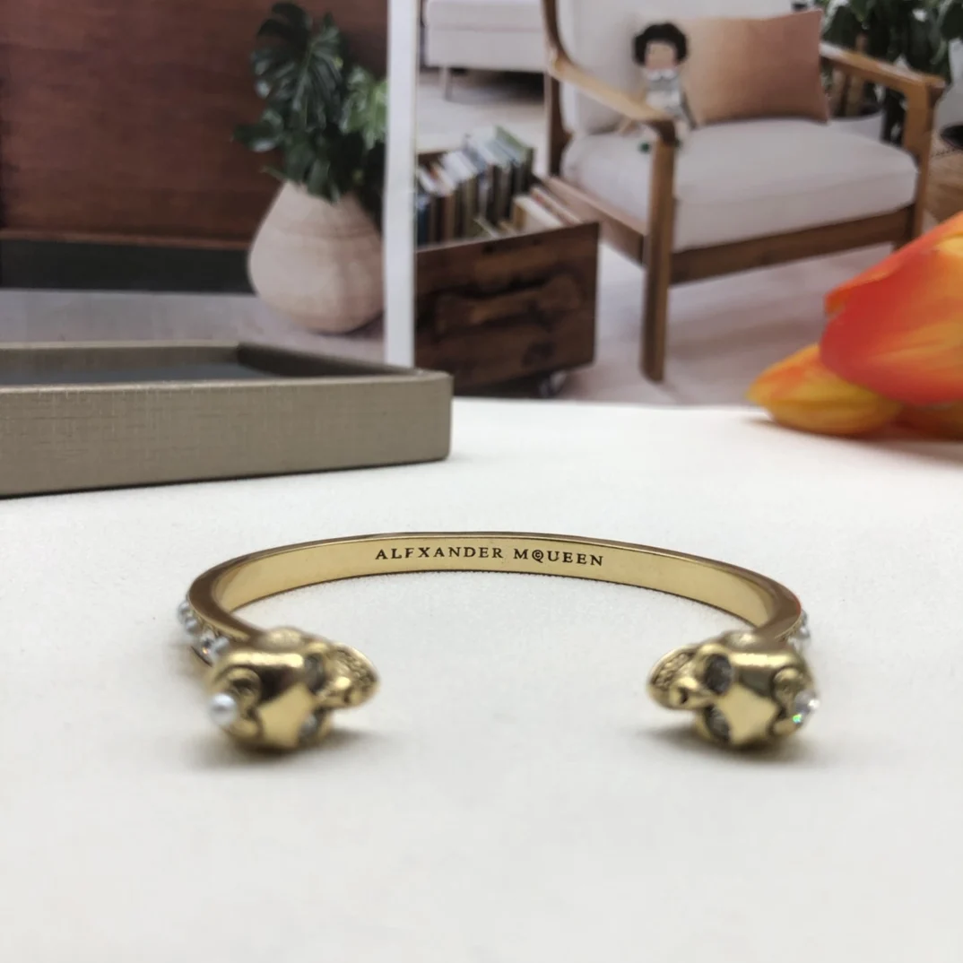 Alexanderxx McQueens Wholesale New 925 Silver Inlaid Zircon Pearl Open Bracelet with Exquisite Accessories to Give to Friends