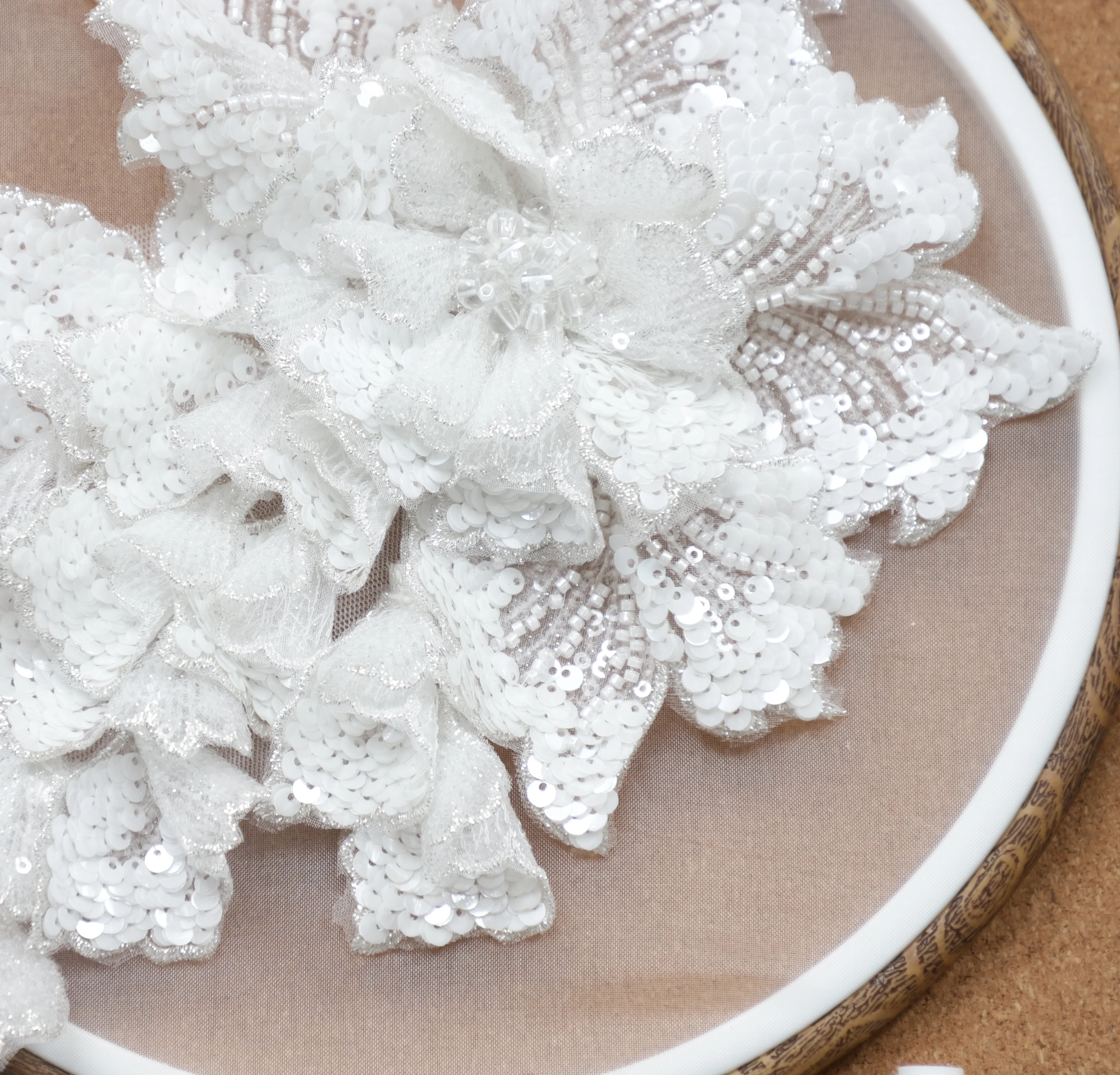 LQ008 White Customized Korean Fashion Embellishments Hand Work Embroidery Fashion Garment Accessories