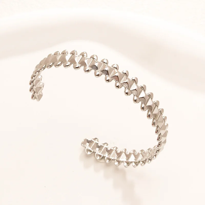 Ouj  New Design Spike 316L Stainless Steel Open Men Rivet Square Bracelet 18K Gold PVD Plated Cuff Titanium Bracelet for Women