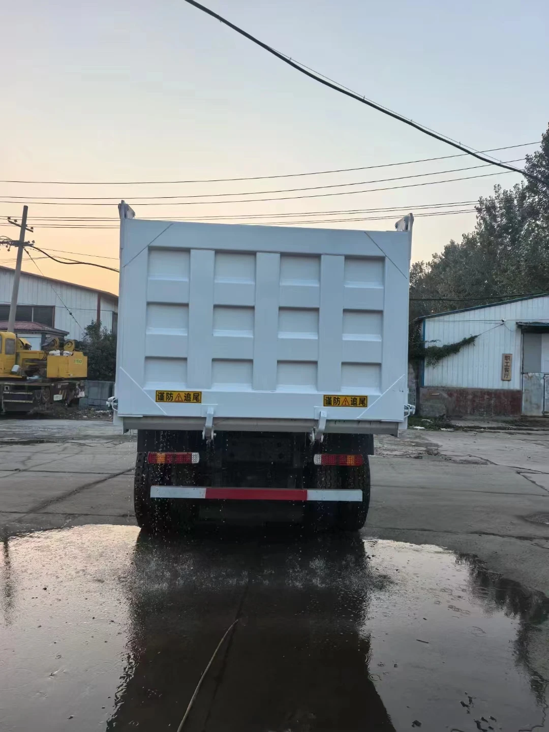 High Quality Heavy-Duty Howo Box Truck Second-Hand New 2021 371 Horsepower 25 Ton Capacity 6x4 Drive Left Heavy Truck Segment