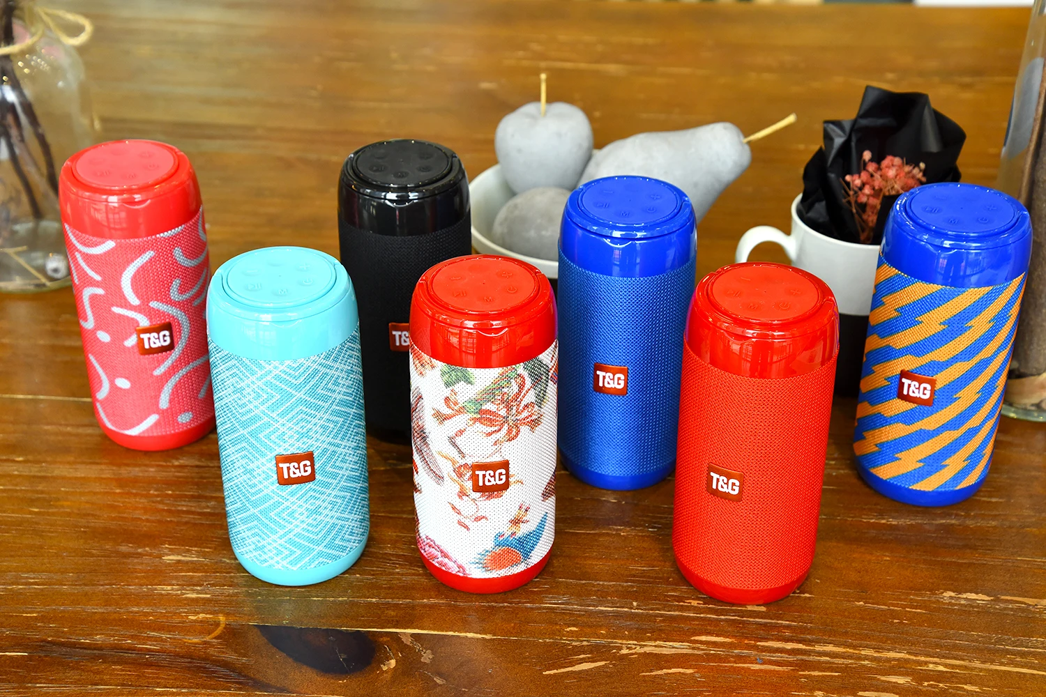 TG113C Column Mini Portable BT Speaker with FM Radio TF Card Wireless Loudspeakers & Phone Holder portable with Perfect Sound