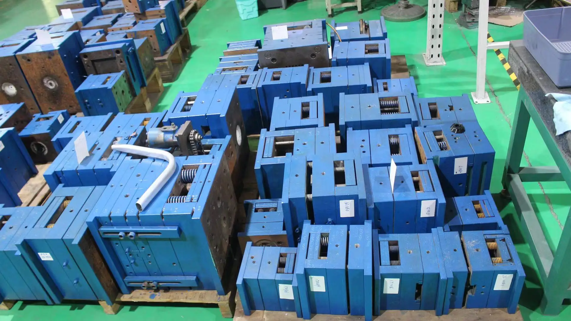 OEM Customized Injection Tooling Plastic Injection Mold for Steel Ring Plastic Decoration