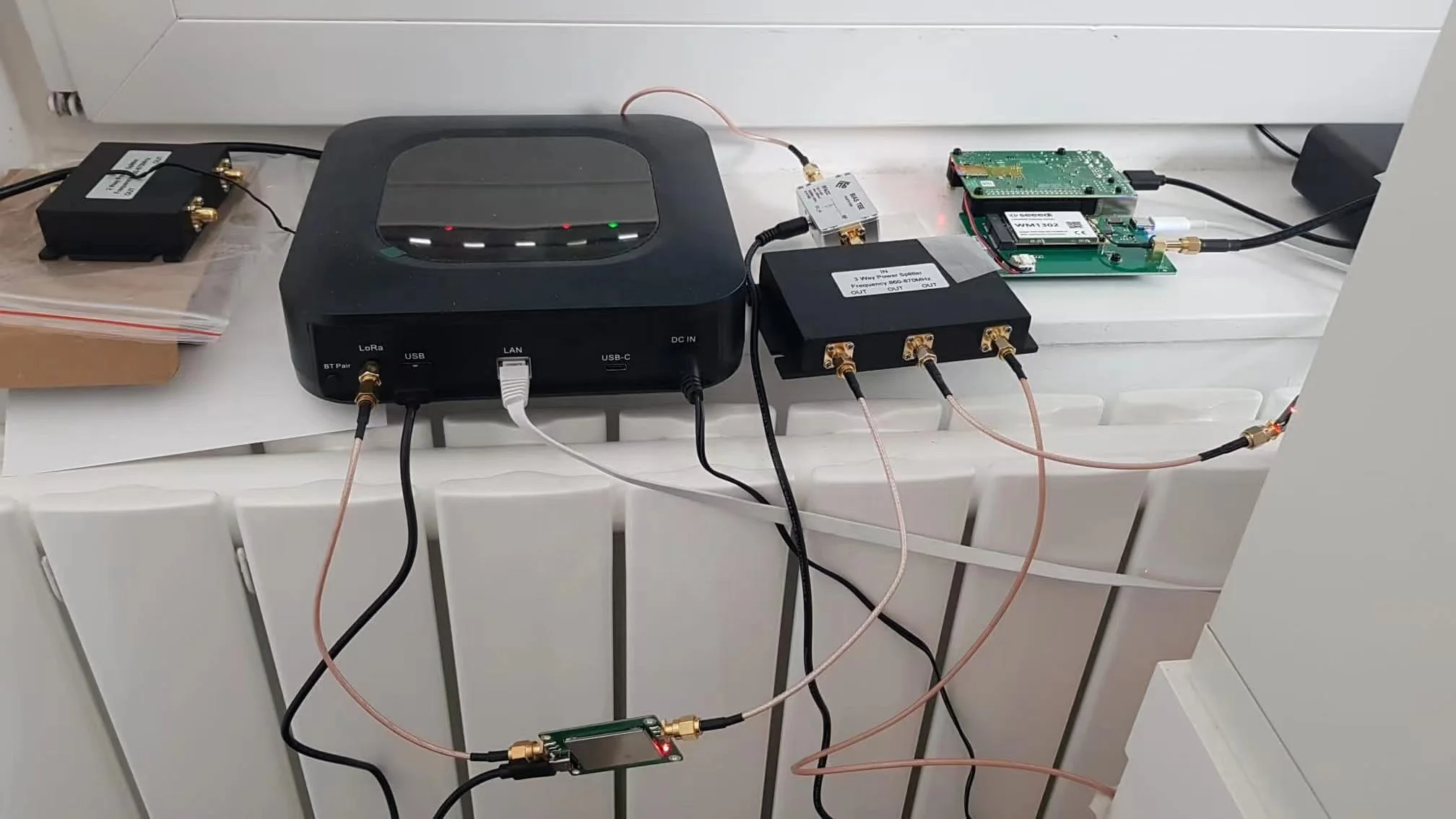 NST Low Insertion Loss 2 Way Power Splitter 5-1000MHz Helium LoRa 868MHz 915Mhz Antenna Splitter High Isolation SMA Connector