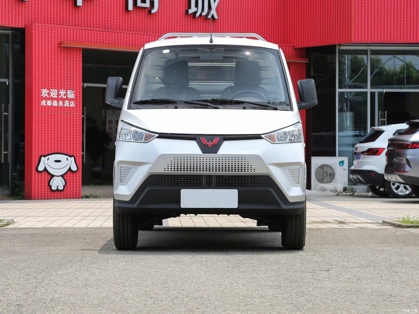 Chinese Wuling 4X2 LHD 2.5T LFP Battery 41.86kWh Endurance 300km Chinese Ev Truck Electric Mini Truck