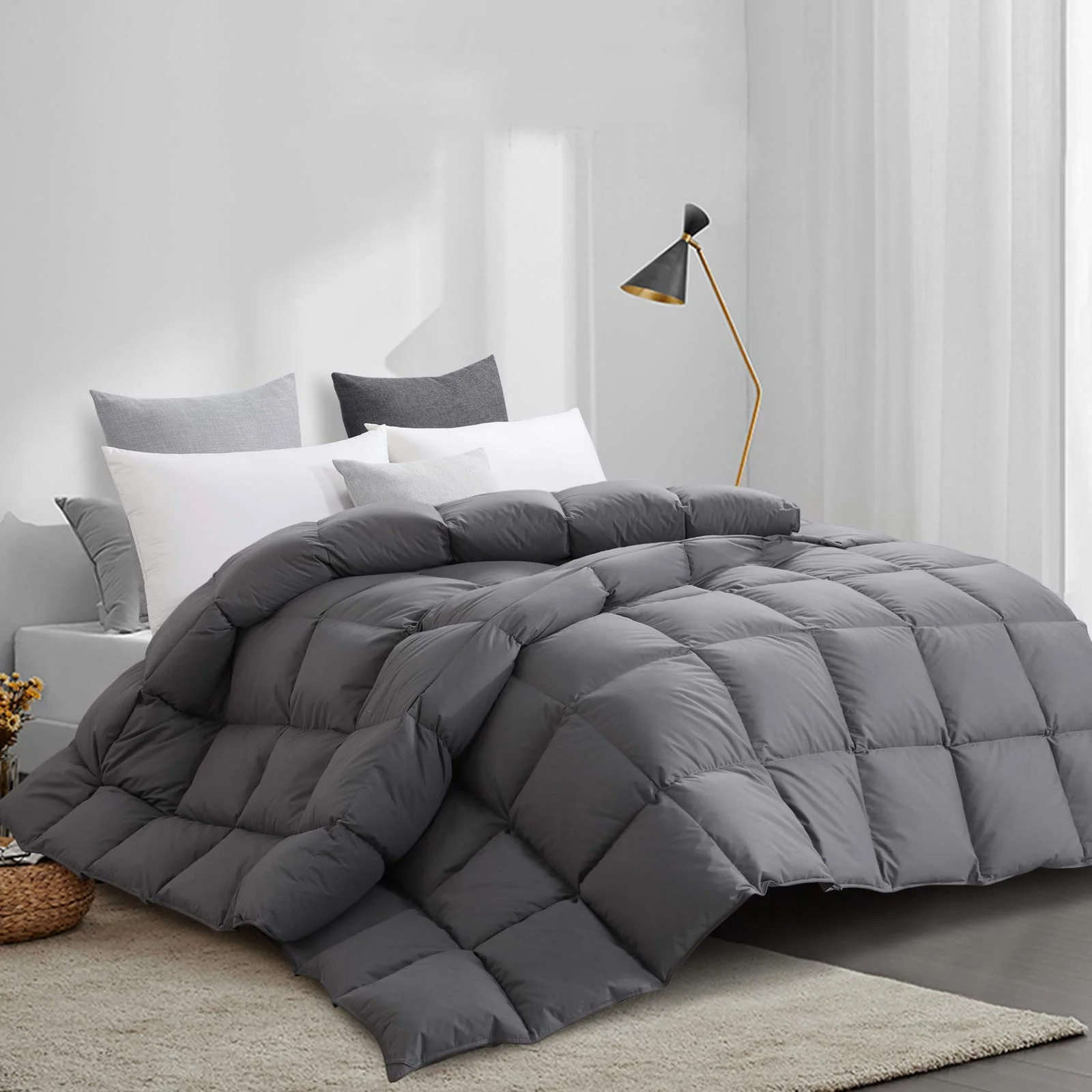 Four Seasons 5 Star Hotel Bedding Supplier Soft Duck 5% Down Filling Bed Comforters Luxury Quilt Cheap White Feather Duvet