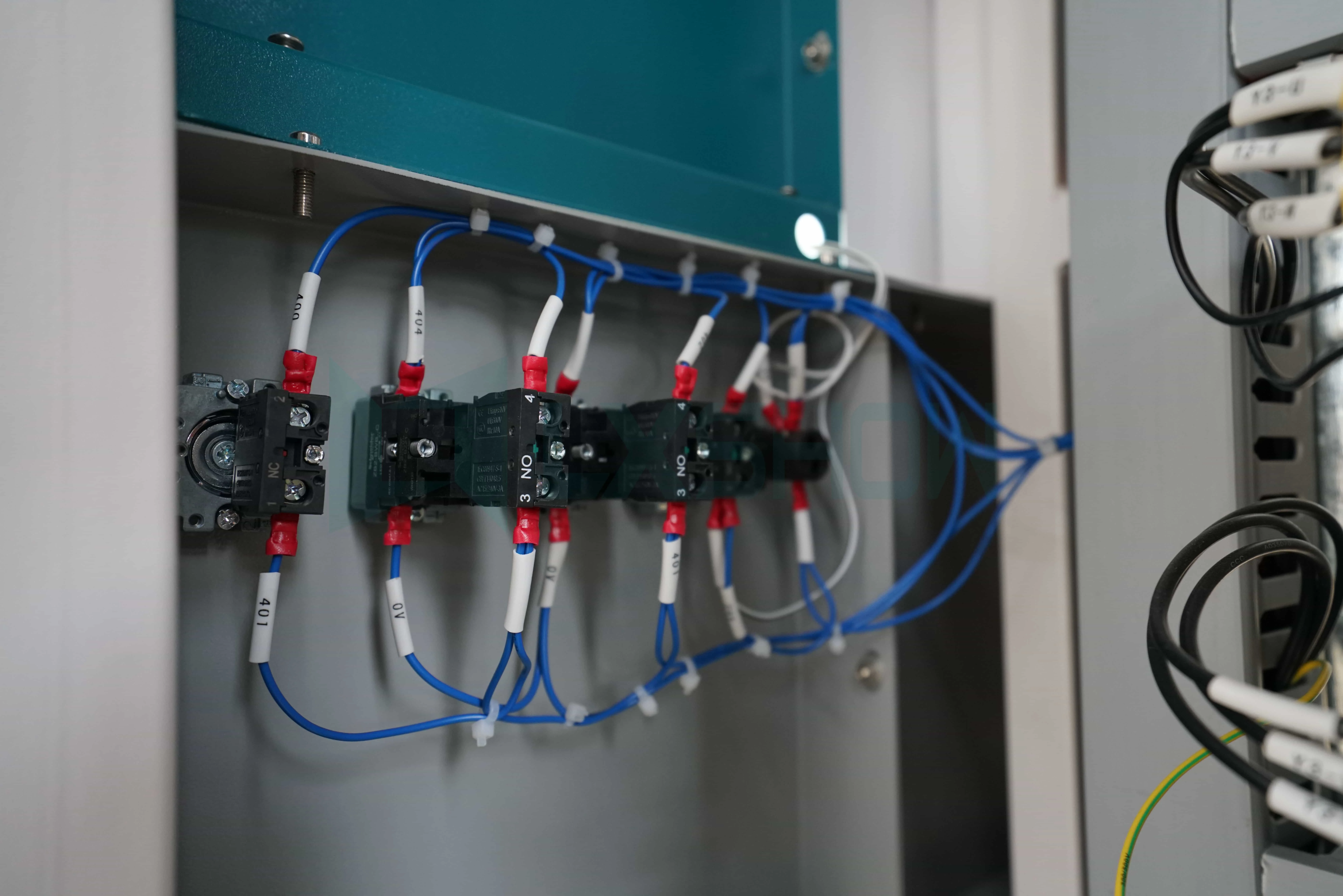 2Kw Sheet Metal And Iron Tube Pipe  Laser Cutting Machine Metal Pipe And Sheet Fiber Laser Cutting MachinE