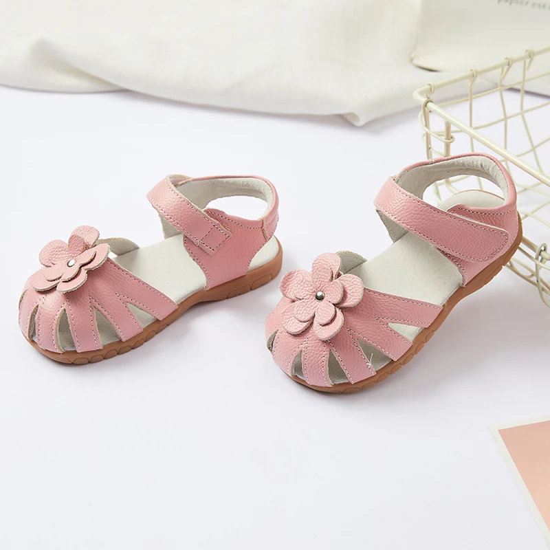 Сандалии из натуральной кожи с цветочным рисунком и ремешком на щиколотке