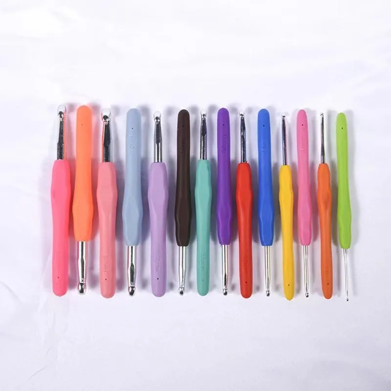 14pcs high quality wholesale colorful  Knitting Needle Kit Soft Grip Handles Aluminum Crochet Hooks 2.0mm-10.0mm