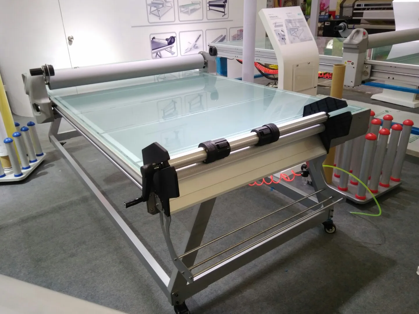 FY1325 smart table flatbed pneumatic manual cold roller laminator machine for laminating