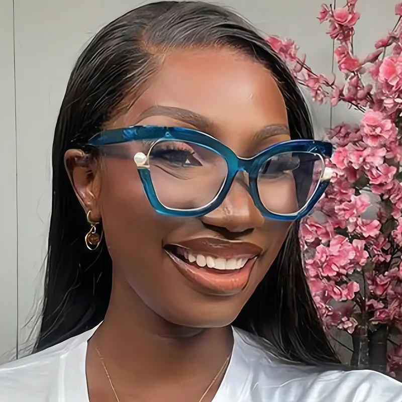 Luxury Catalogue Designer Frame Glasses Oversized Cat Eye Glasses Pearl Metal Blue Light Blocking Eyeglasses Women Eyewear
