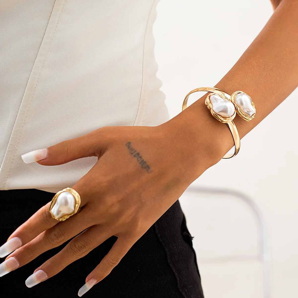 French Baroque Special-Shaped Pearl Necklace Vintage Niche Alloy Clavicle Chain Suit for Women