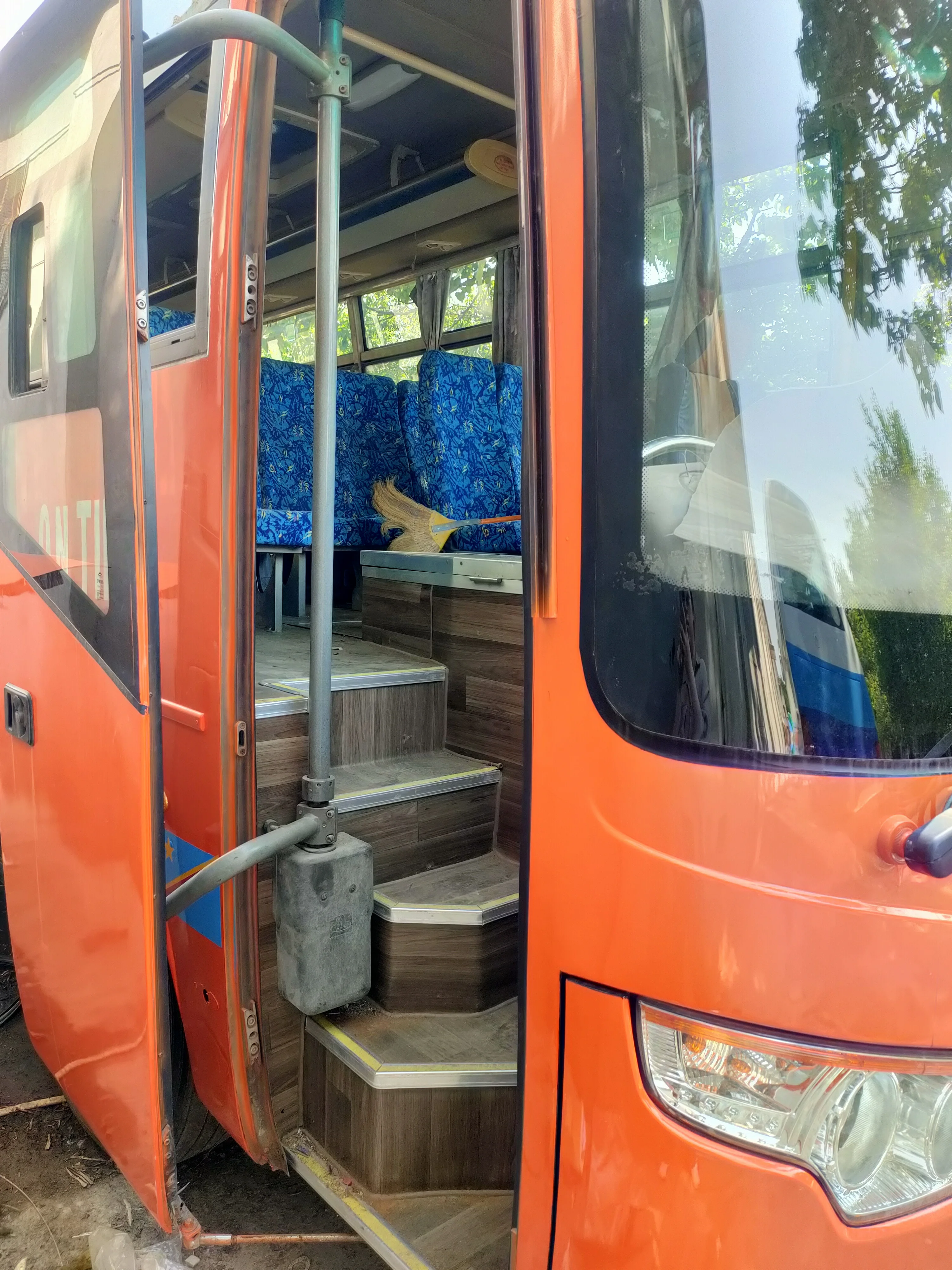 Б/у Yu-tong Rhd автобус 58 мест 2 + 3 компоновка Роскошные автобусы для Зимбабве пассажирский продажи
