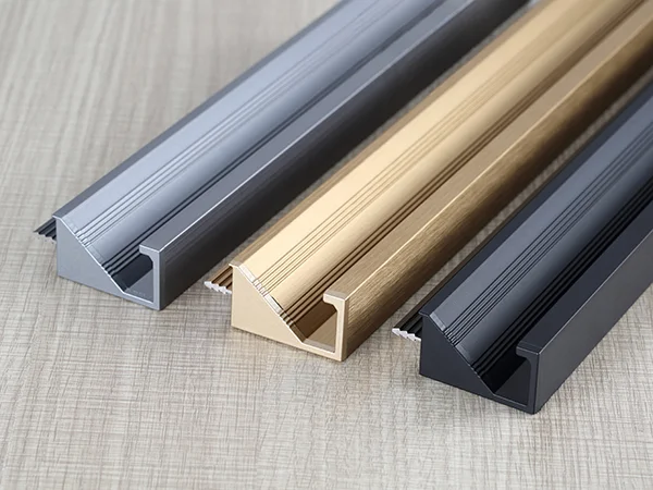 Closet Body Recessed Door Handle Triangular Beveled Edge Cardboard Handle