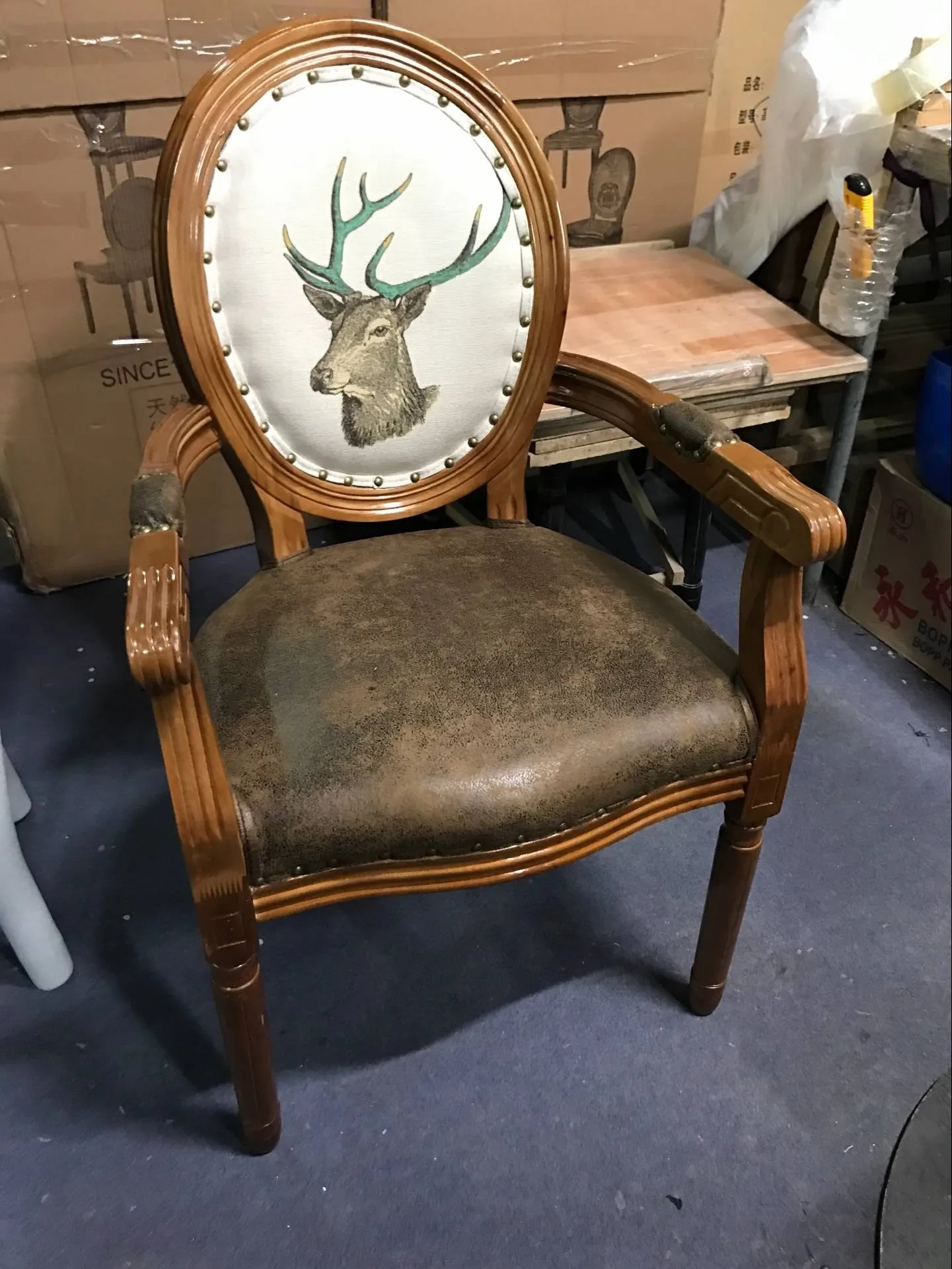 
2021 Retro Louis Leather Dining Chair Oval Back Oak Wood Kitchen Vintage Luxury Brown Faux Pu Leather Dining Chair 